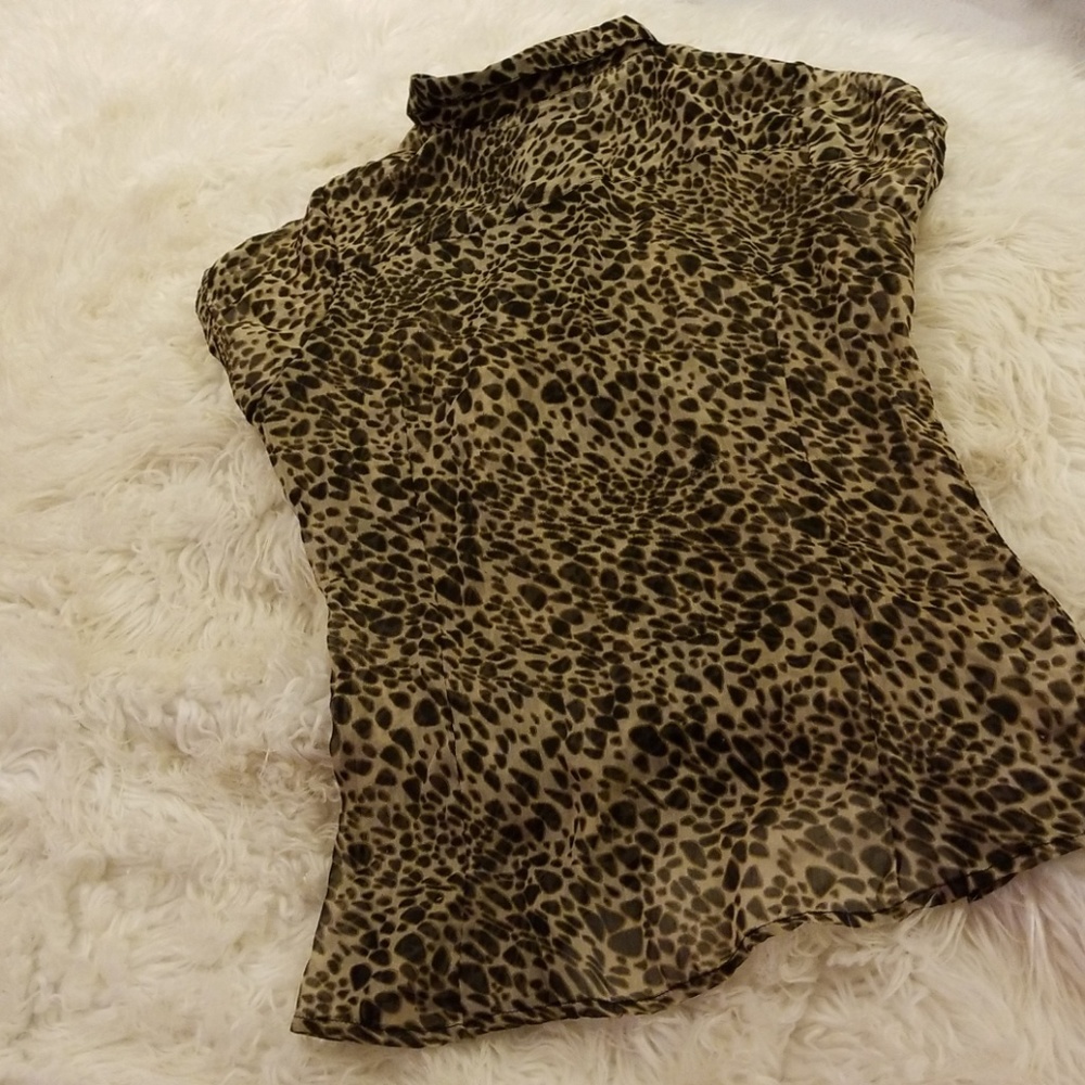 Leopard Print Shirt!! 🦁 - Picture 7 of 8